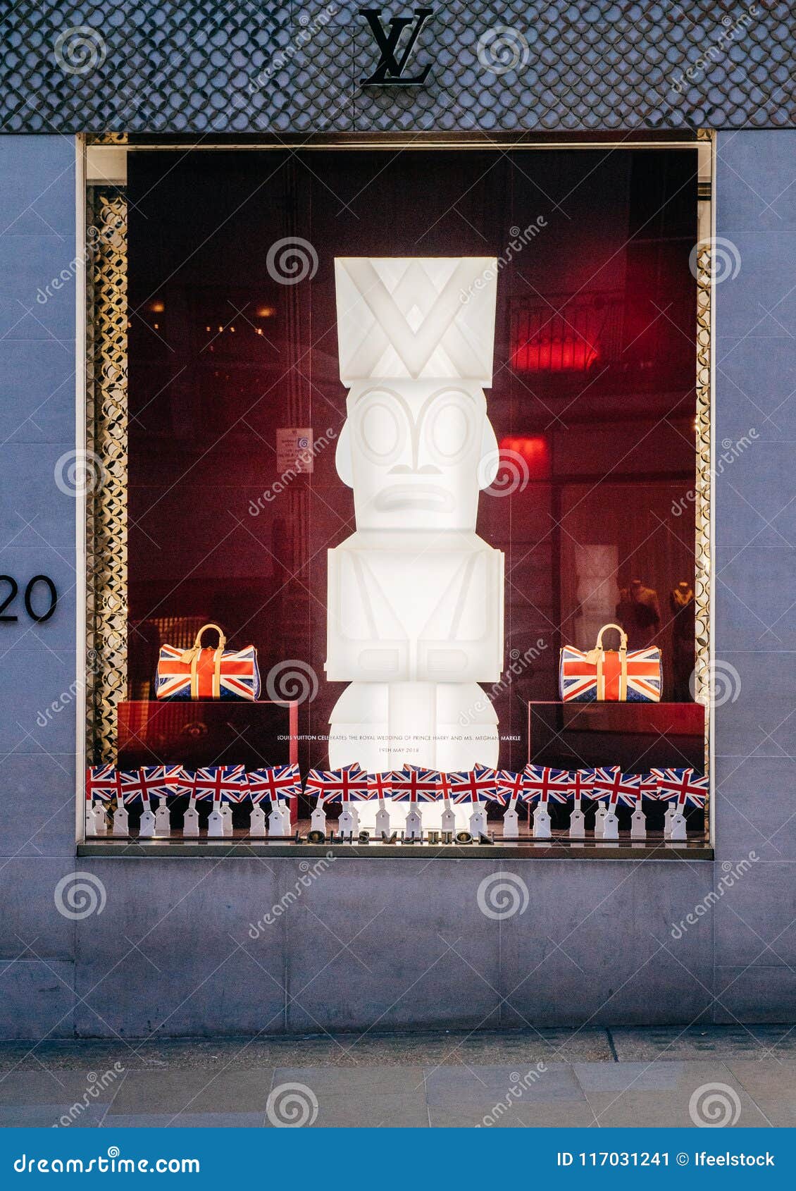 Portræt smugling Tether Louis Vuitton Celebrates the Royal Wedding Facade London Editorial Photo -  Image of huge, harry: 117031241