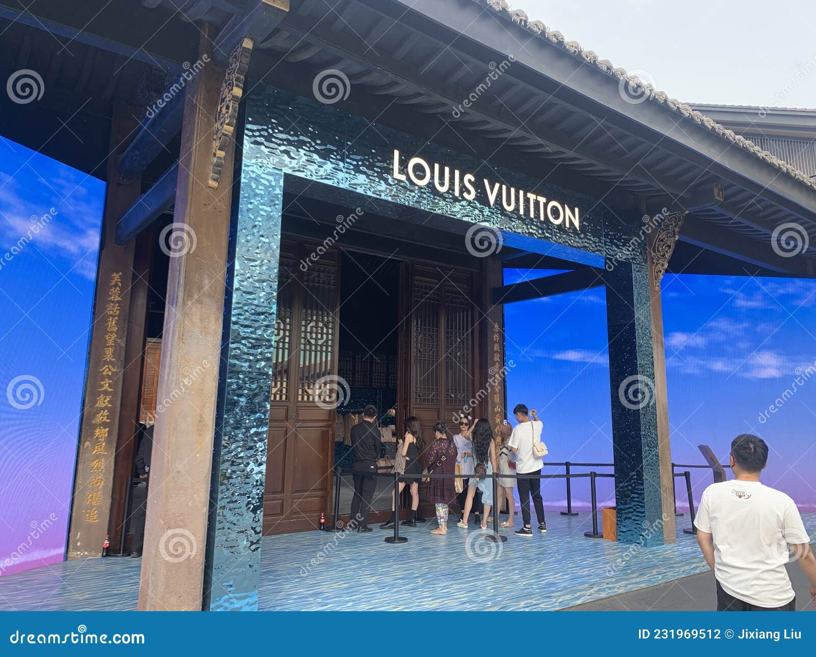 Louis Vuitton at Chengdu, China Editorial Photography - Image of luxurius,  glass: 231969512