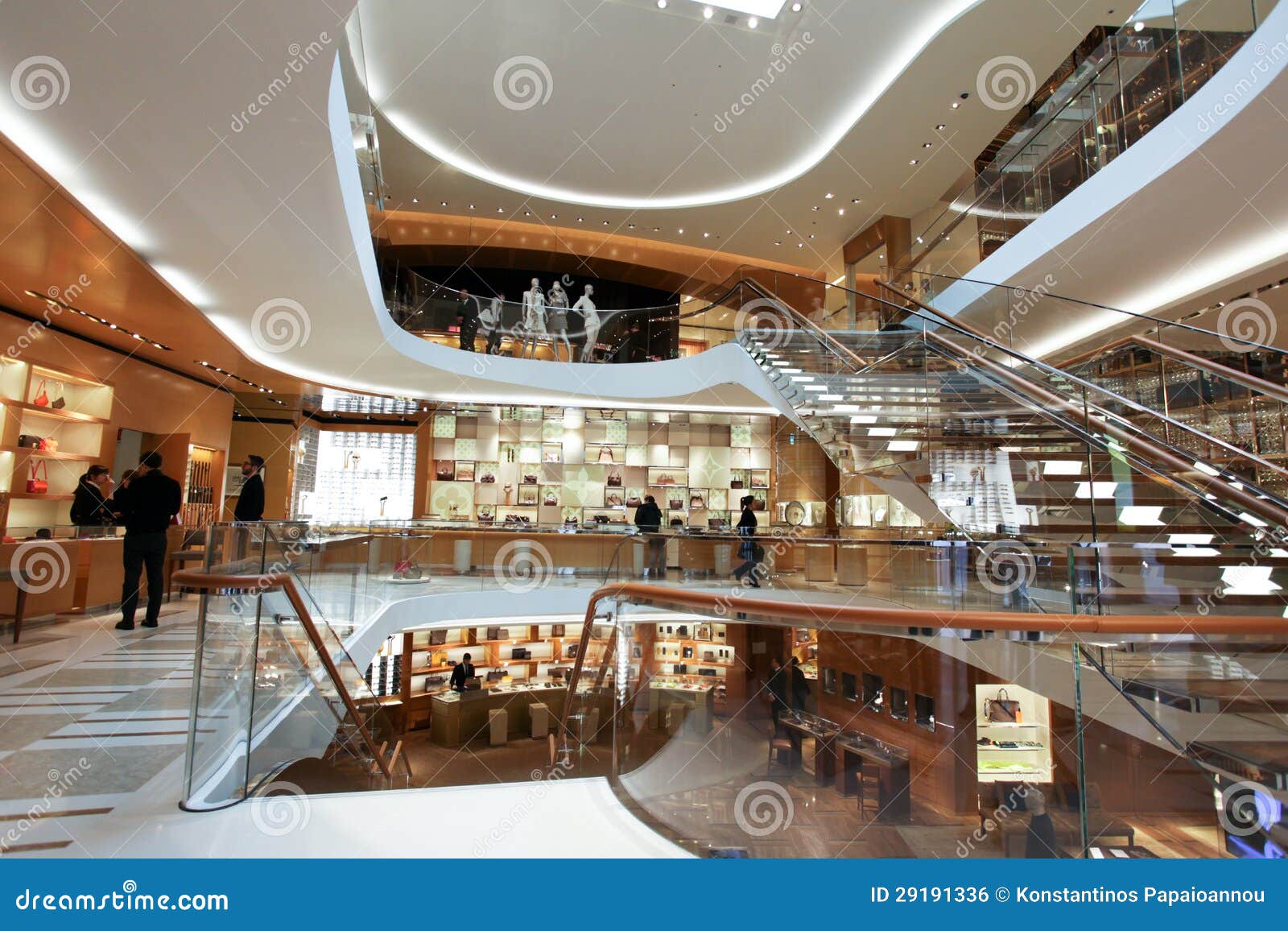 Louis Vuitton Clothing Store in Rome Editorial Photo - Image of customer,  center: 29191336