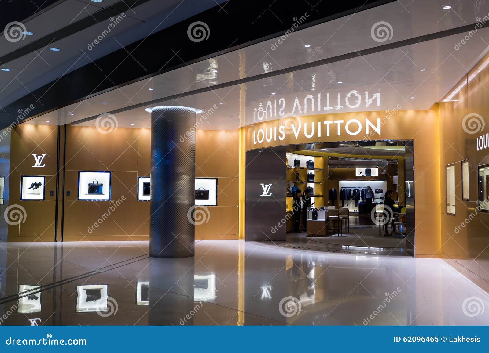 In Milan, the new Louis Vuitton shop windows in partnership with