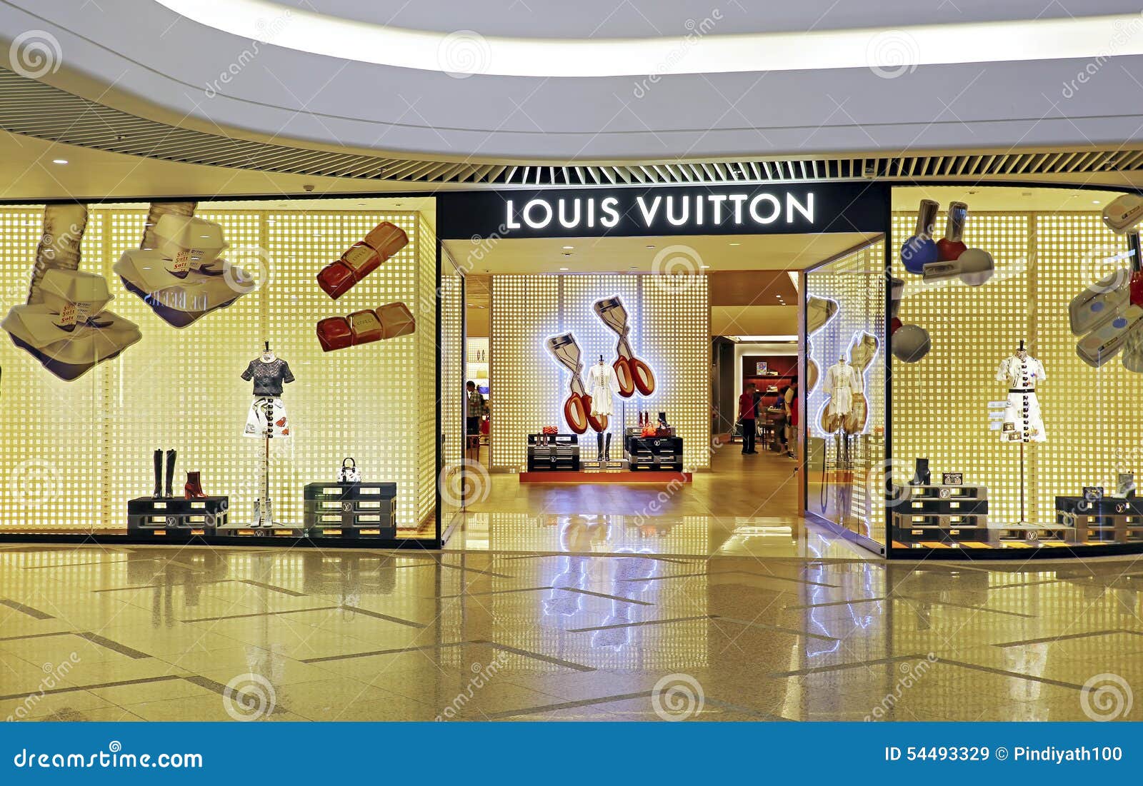Louis Vuitton Fashion Boutique Editorial Stock Image - Image of clothes, selling: 54493329