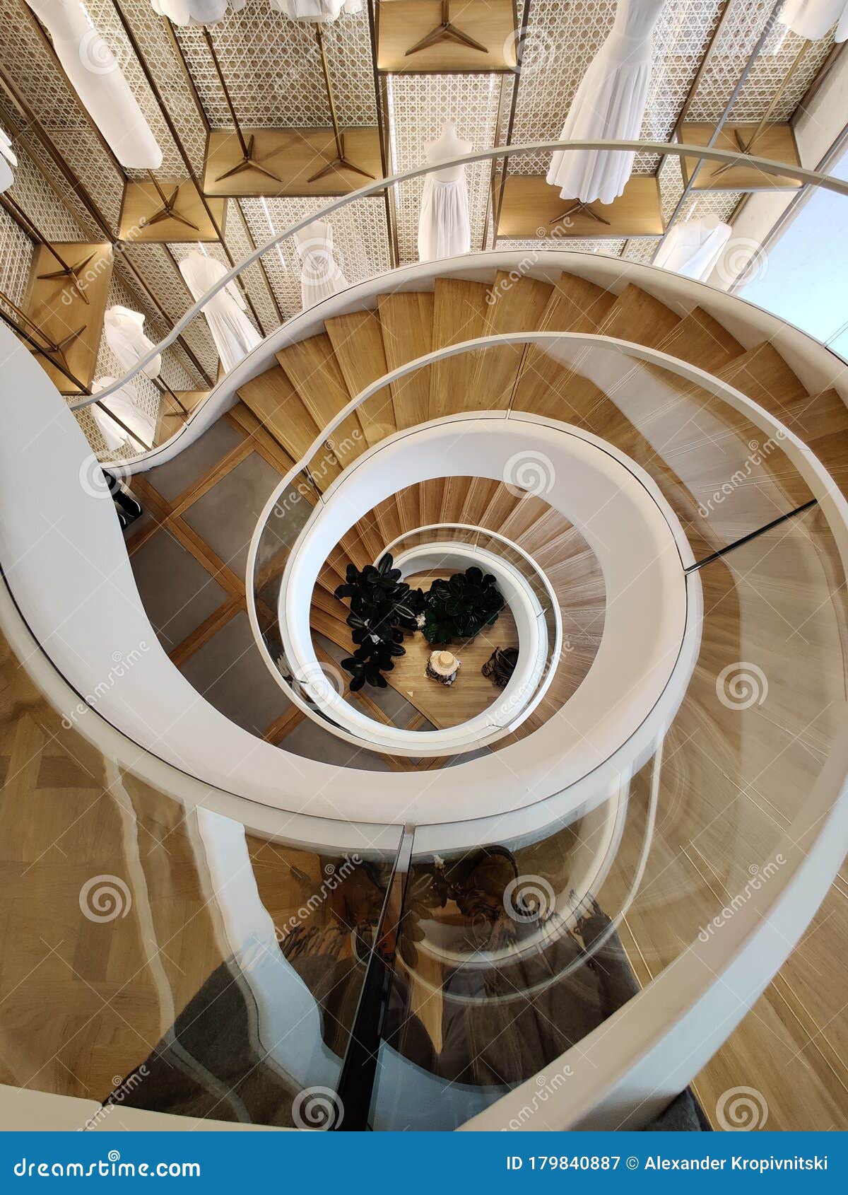 Louis Vuitton Flagship Store On Champs Elysees Editorial Photography - Image of dome, luxurious ...