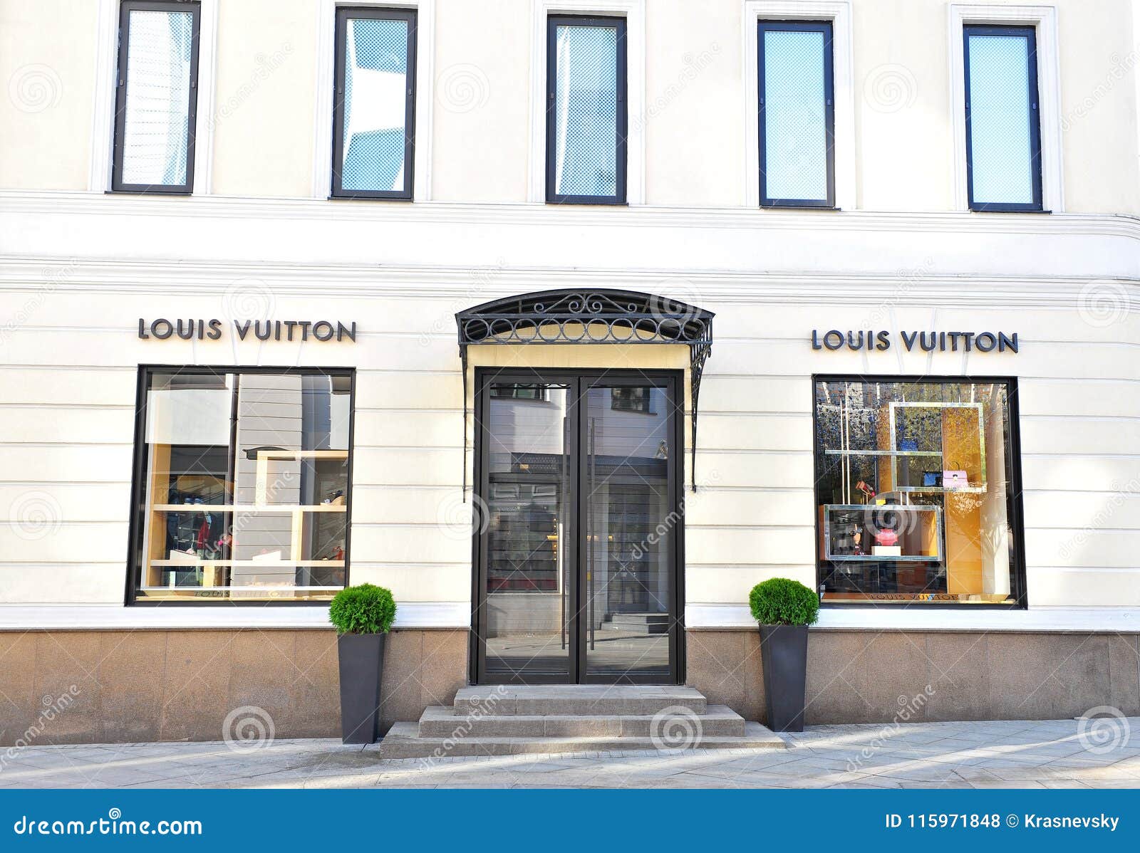 Louis Vuitton Flagship Store Editorial Stock Photo - Image of label, store:  115971848