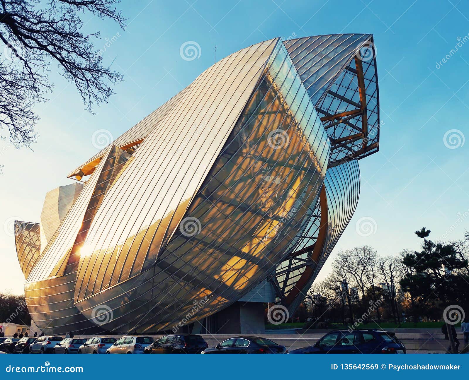 Louis Vuitton Foundation editorial stock image. Image of free - 135642569