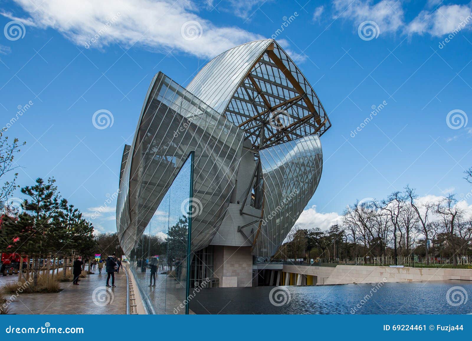 Louis Vuitton Foundation editorial photo. Image of architectural - 69224461