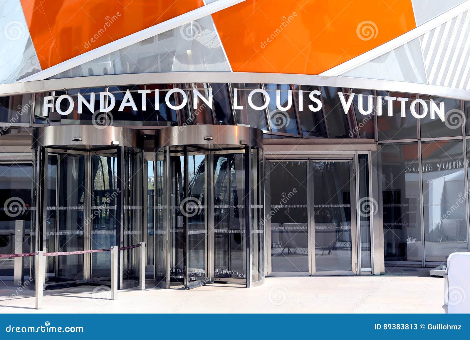 Louis Vuitton Foundation Paris Editorial Stock Photo - Image of group, frank: 89383813