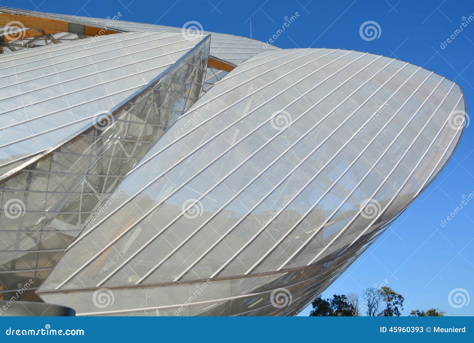 Louis Vuitton Foundation editorial stock photo. Image of 2006 - 45960393