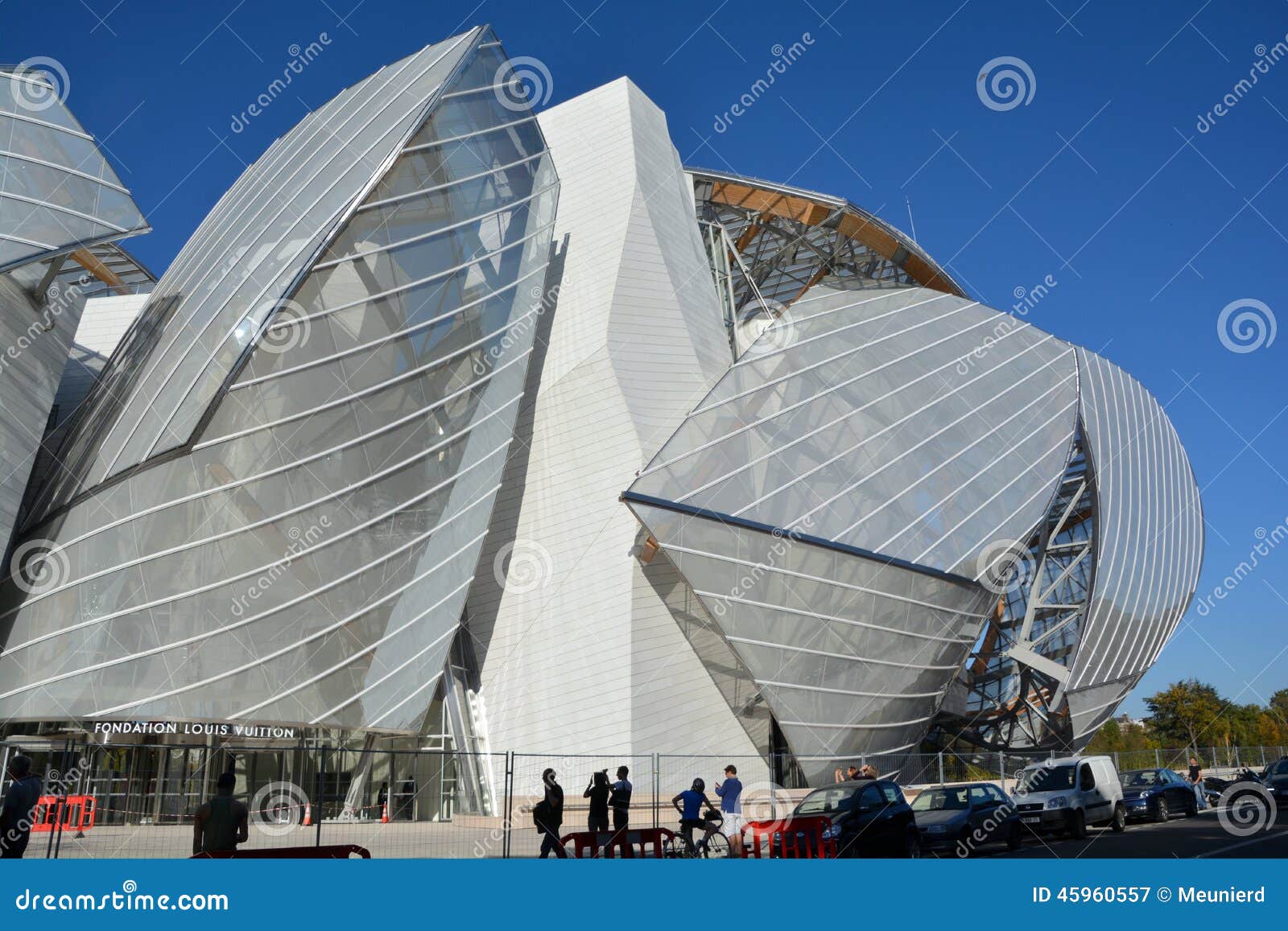 Louis Vuitton Foundation editorial photography. Image of colorful - 45960557