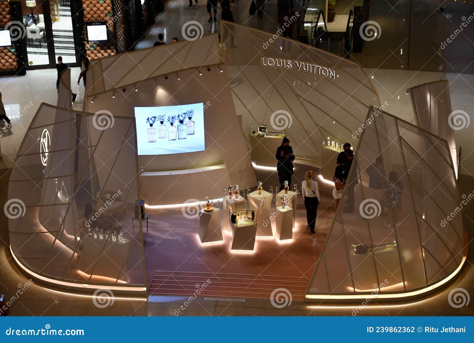 Louis Vuitton Dubai Mall Fashion Avenue Store in Dubai, United