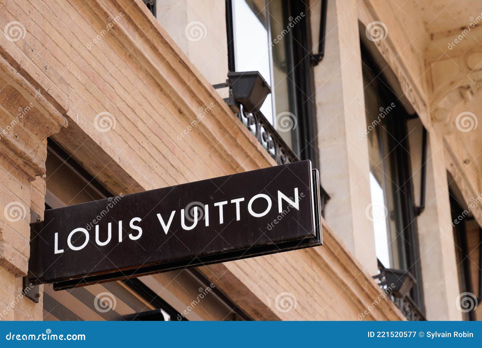 Louis Vuitton Logo Marke Store Und Zeichen Vintage Text Shop Luxus  Handtaschen Und Gepäck Redaktionelles Stockfotografie - Bild von zubehör,  bildschirmanzeige: 221520577