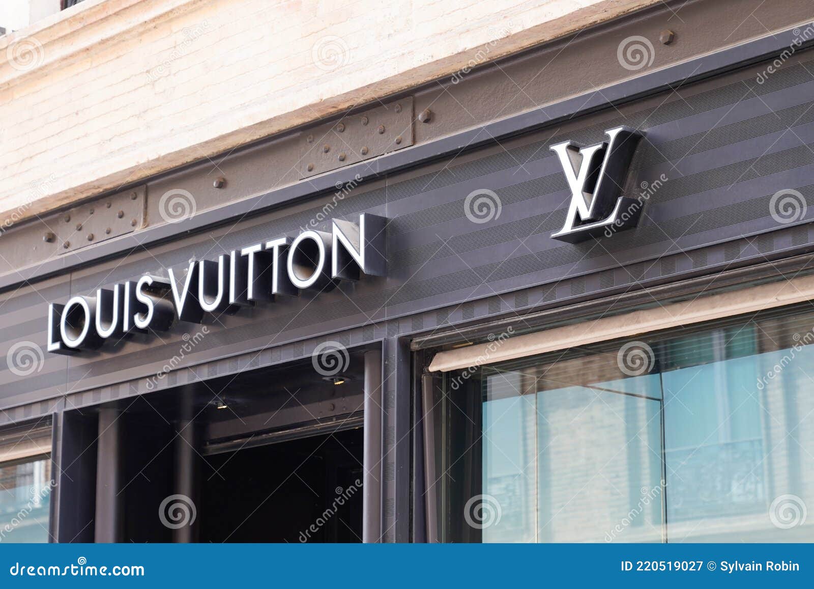 Louis Vuitton Logo Signo Y Marca Tienda De Texto Francés De Lujo Casa De La  Tienda Fotografía editorial - Imagen de accesorio, ilustrativo: 220519027