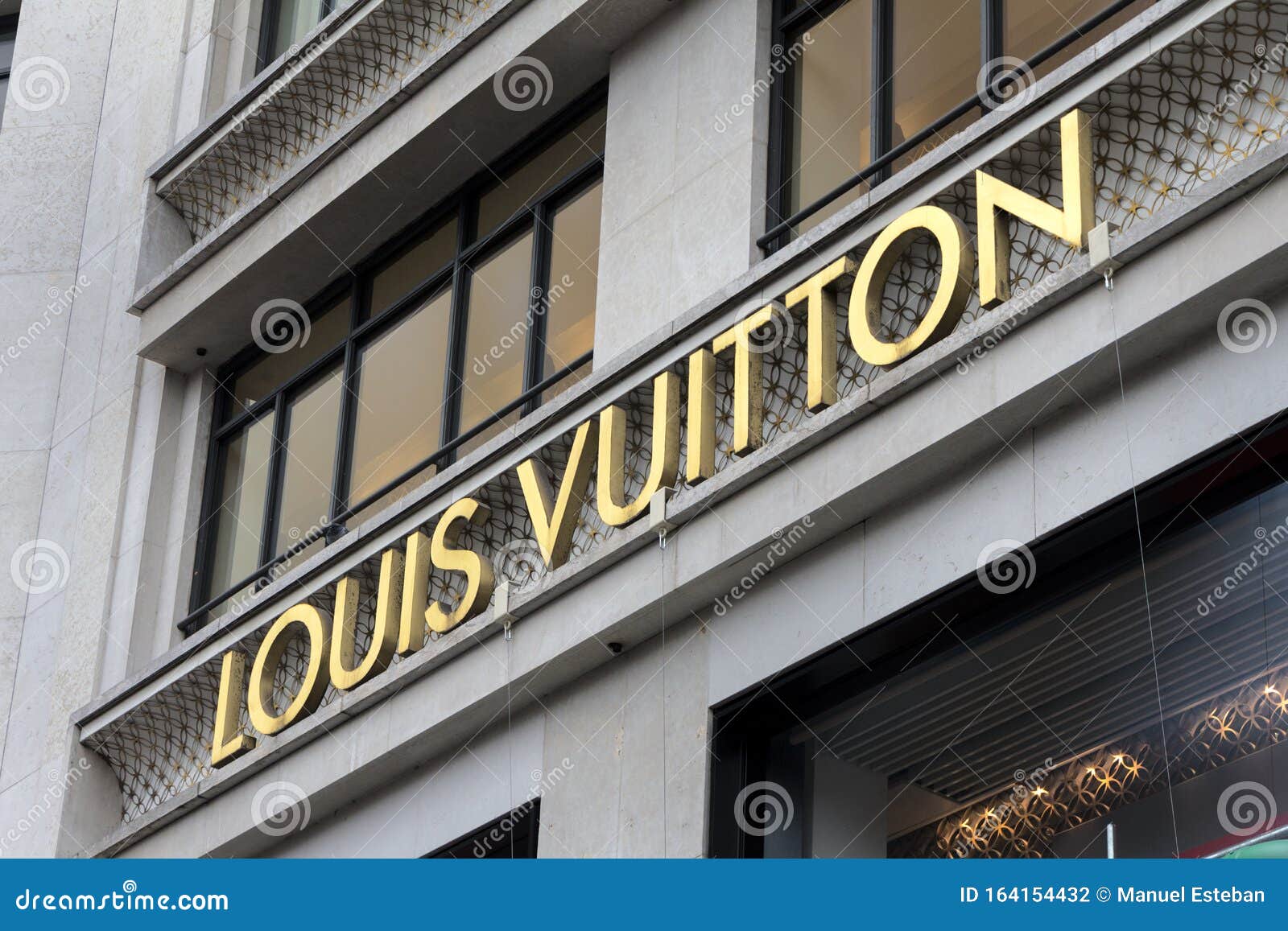 Louis Vuitton Logo On Louis Vuitton Store Editorial Photography - Image of sale, clothes: 164154432