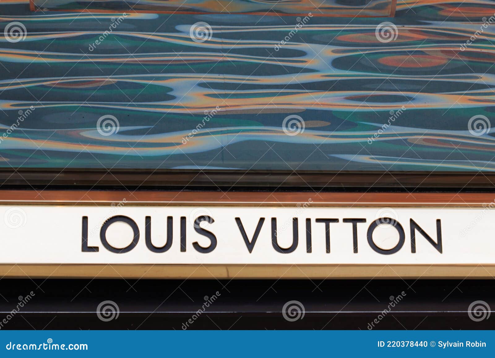 Louis Vuitton Logotipo Marca Y Texto Signo Frente De La Tienda De Casa De  Lujo Bolsos Boutique Y Imagen editorial - Imagen de casa, fachadas:  220378440