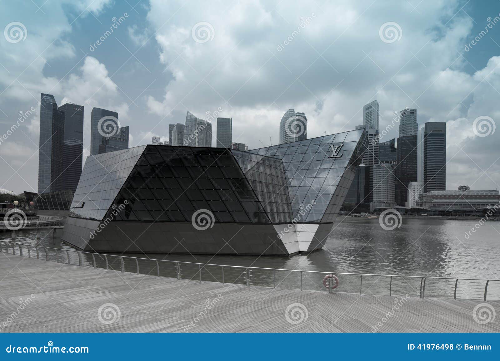 Louis Vuitton at Marina Bay Sands Editorial Stock Photo - Image of located,  island: 41976498