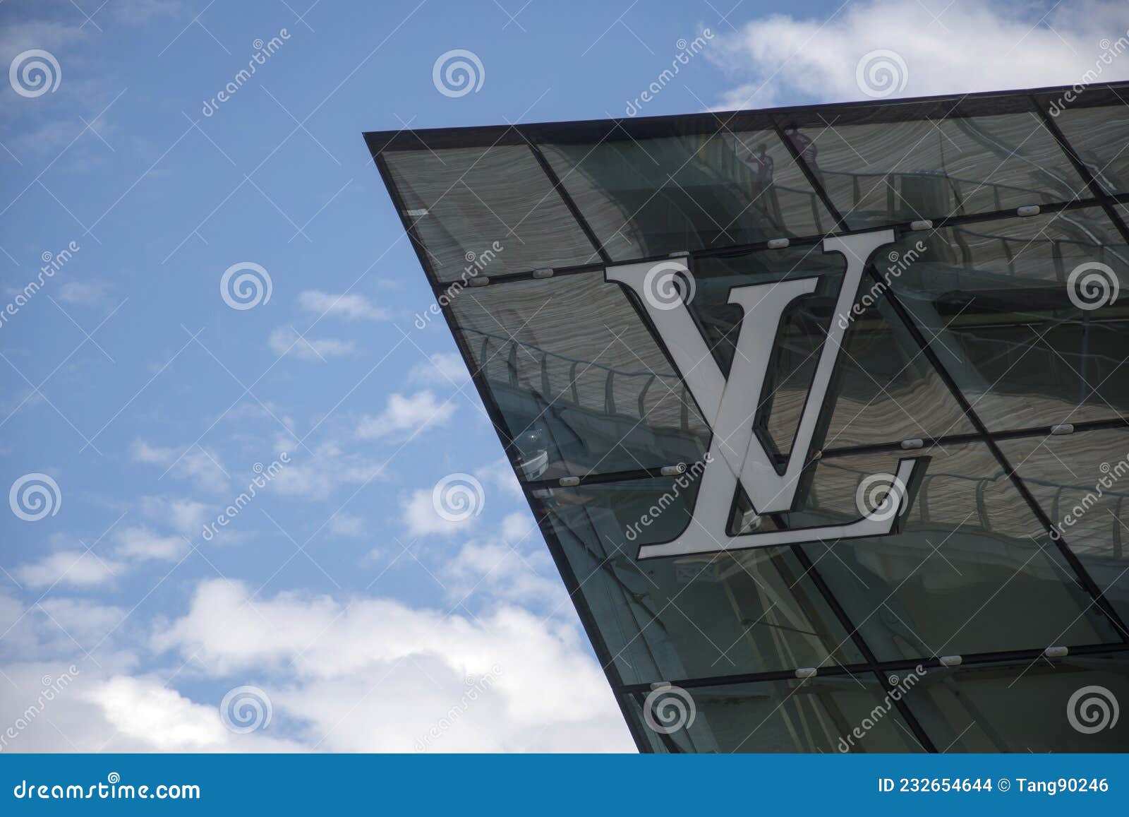 Louis Vuitton at Marina Bay Sands Editorial Stock Image - Image of island,  background: 232654644