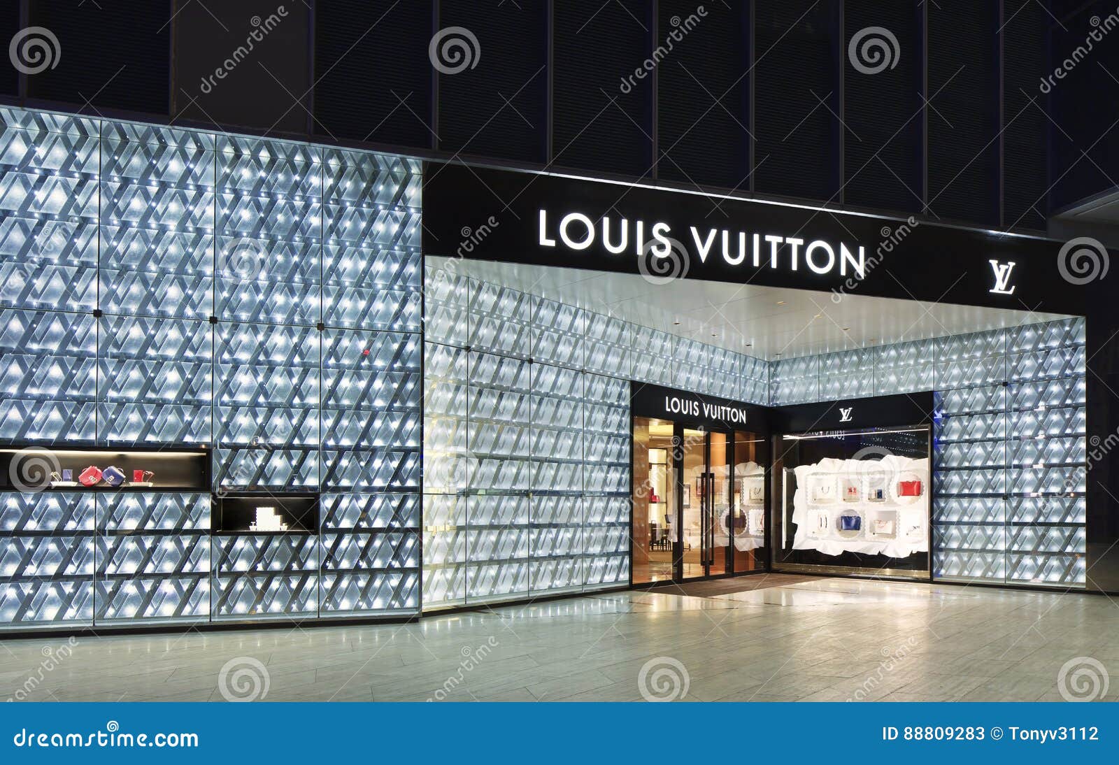 Louis Vuitton Outlet at Night, Shanghai, China Editorial Stock Photo -  Image of downtown, china: 88809283
