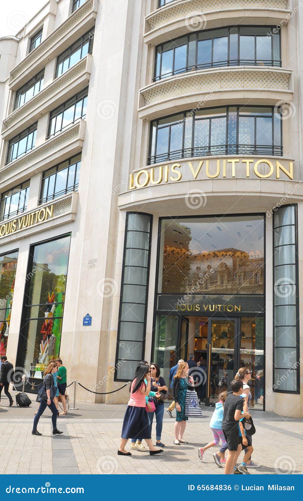 Shopping At Louis Vuitton In Paris Stock Photo - Download Image