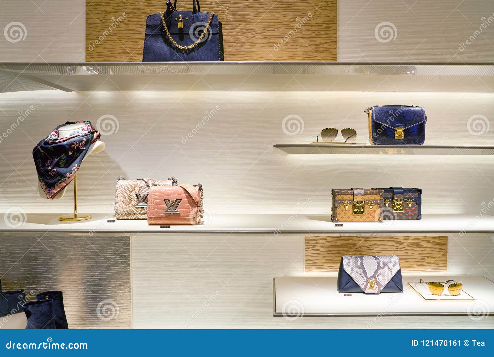 Louis Vuitton editorial photo. Image of commerce, outlet - 121470161