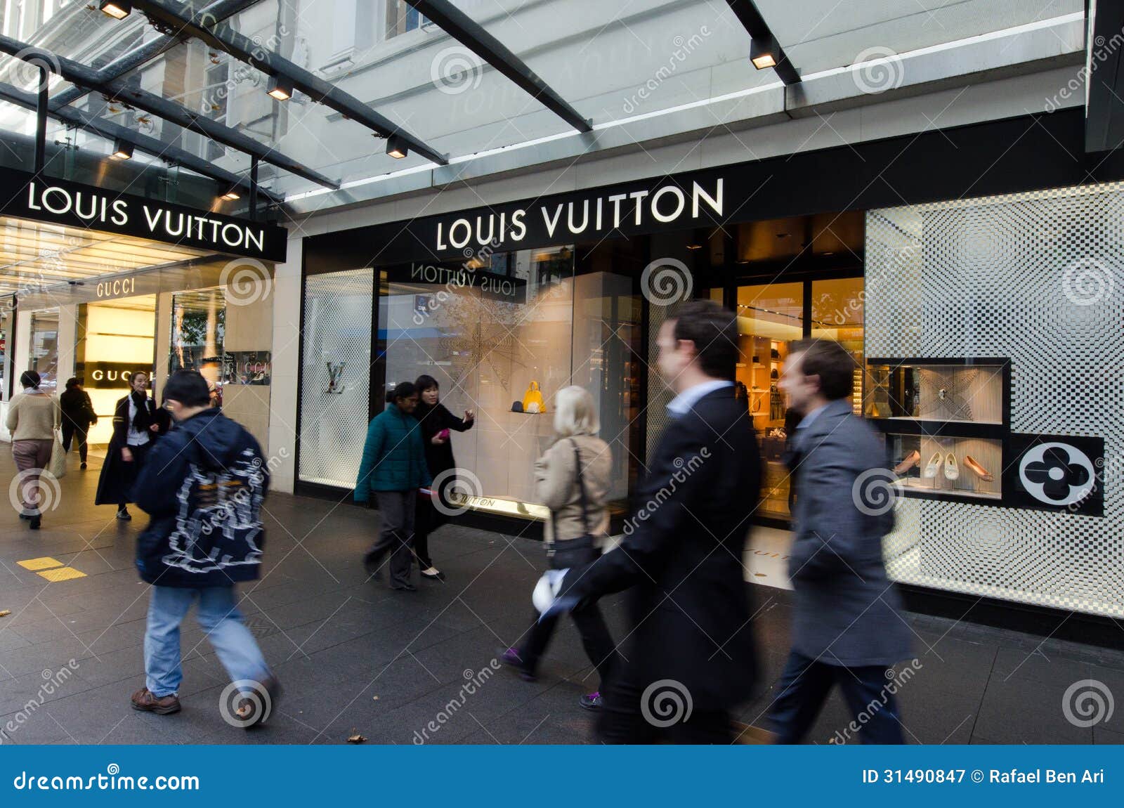 Shopping at the LARGEST louis vuitton store in the world! 