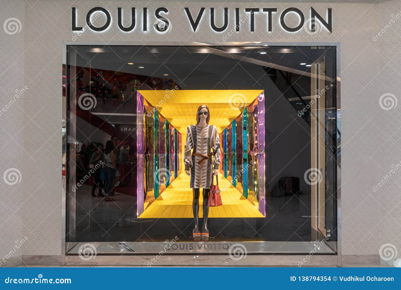 Window Display @ Bangkok, Thailand: LOUIS VUITTON, Bangkok