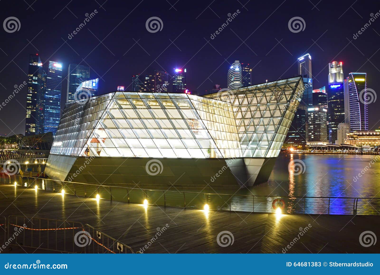 Louis Vuitton Shop Housed in a Spectacular Crystal Pavilion Floating on the  Waters of Marina Bay Editorial Stock Photo - Image of concrete, float:  64681383