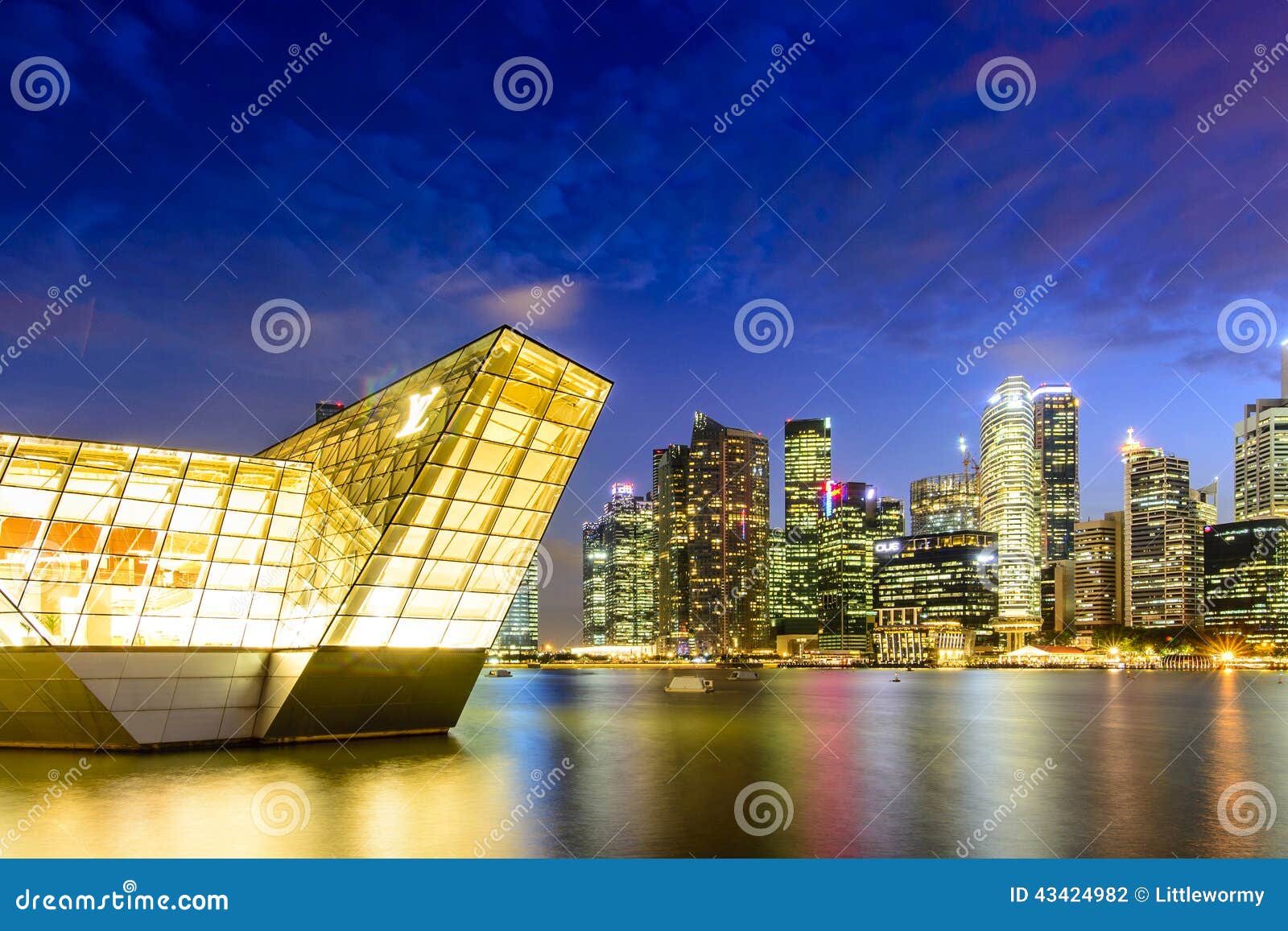 Louis Vuitton Shop In Marina Bay Editorial Photography - Image of light, architectural: 43424982