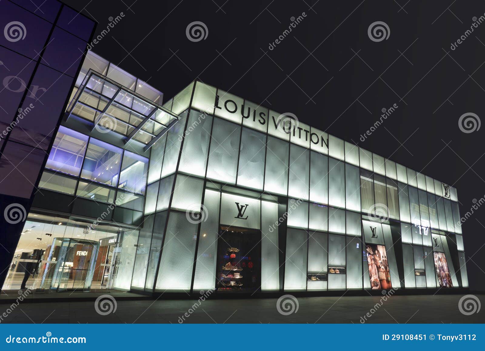 Louis Vuitton Outlet at Night, Dalian, China Editorial Image - Image of  neon, clothing: 28946410