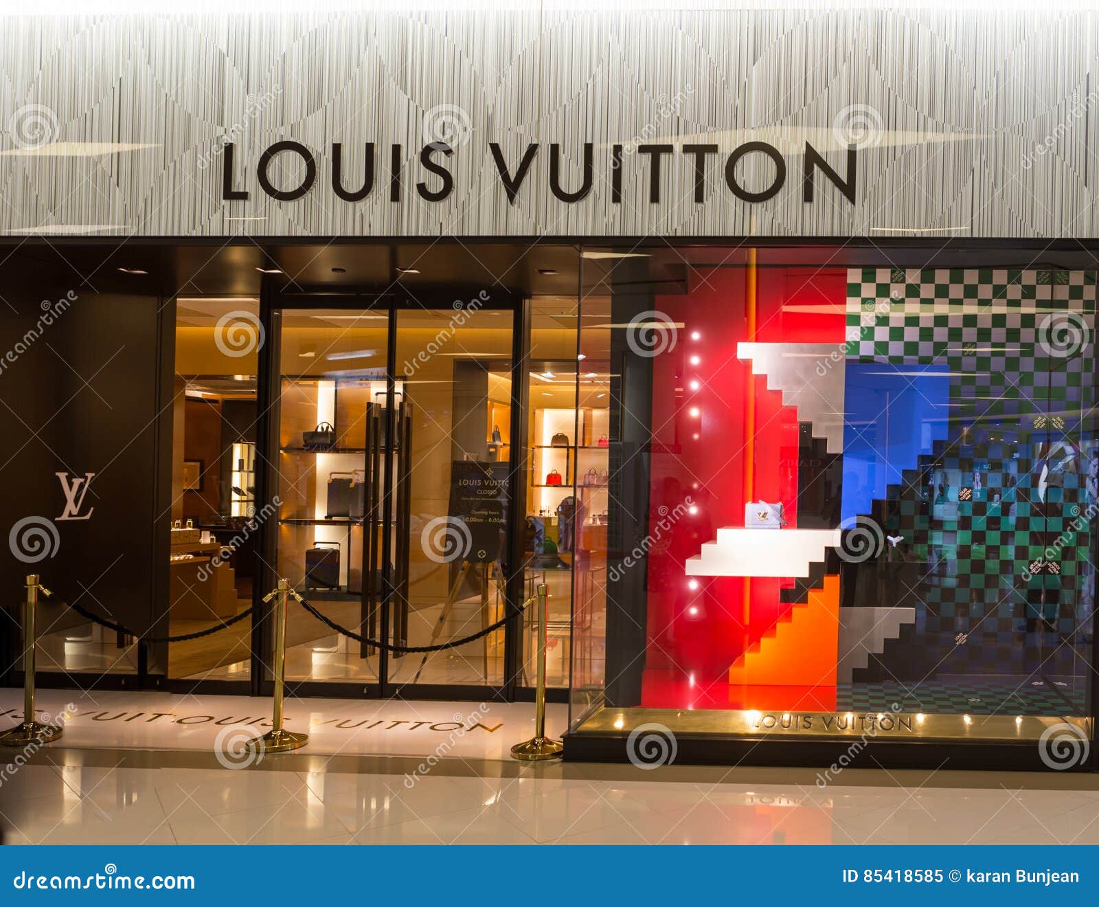 Luxury Retailers of Bangkok - Louis Vuitton Boutique at Siam