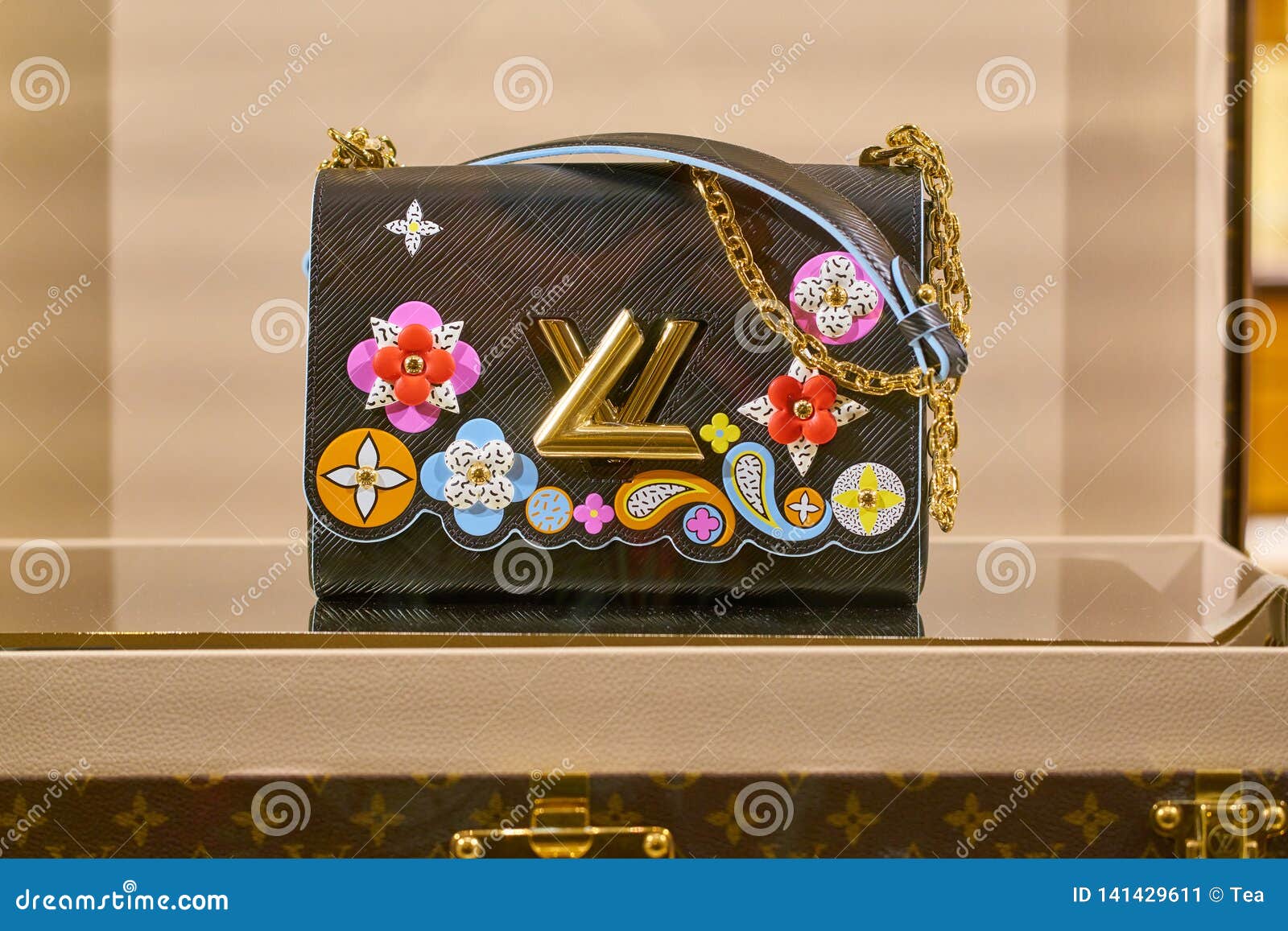 Louis Vuitton shop editorial photo. Image of consumerism - 141429611