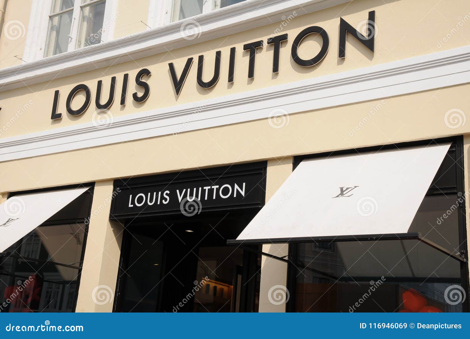 LOUIS VUITTON SHOPERS IN COPENHAGEN Editorial Stock Image - Image of louis, finance: 116946069