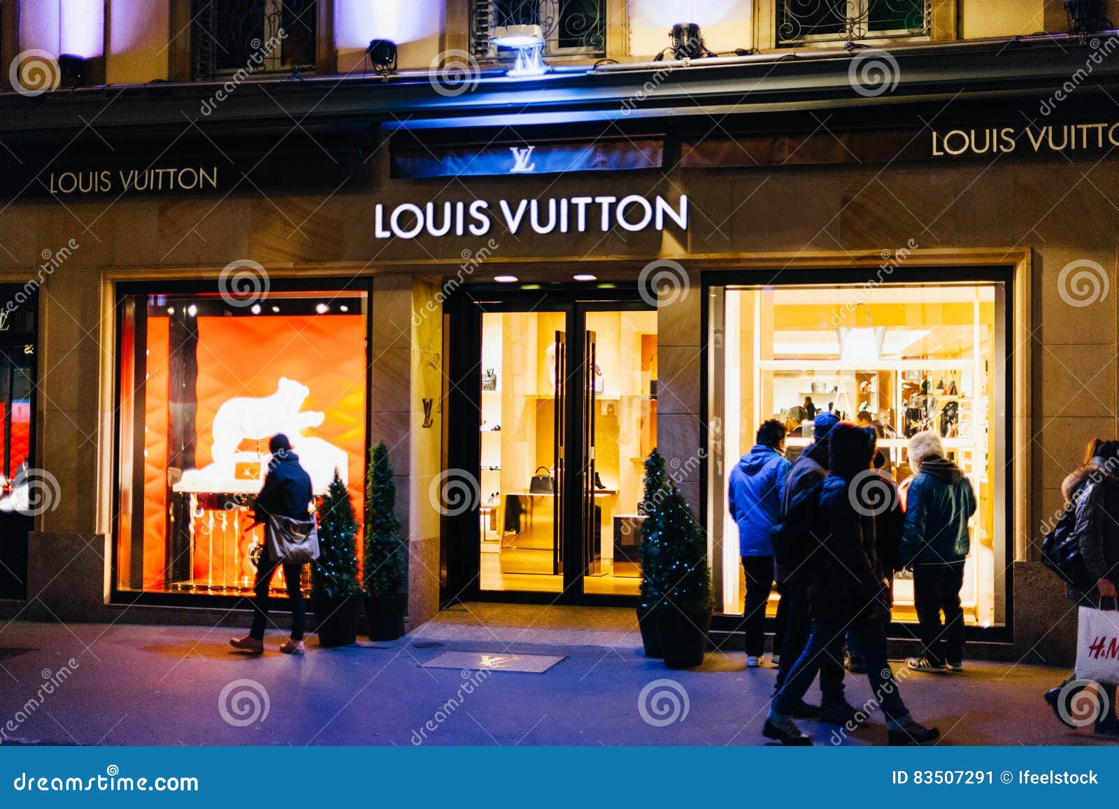LOUIS VUITTON DECORATES CHRISTMAS with THIER ITEMS Editorial Photo