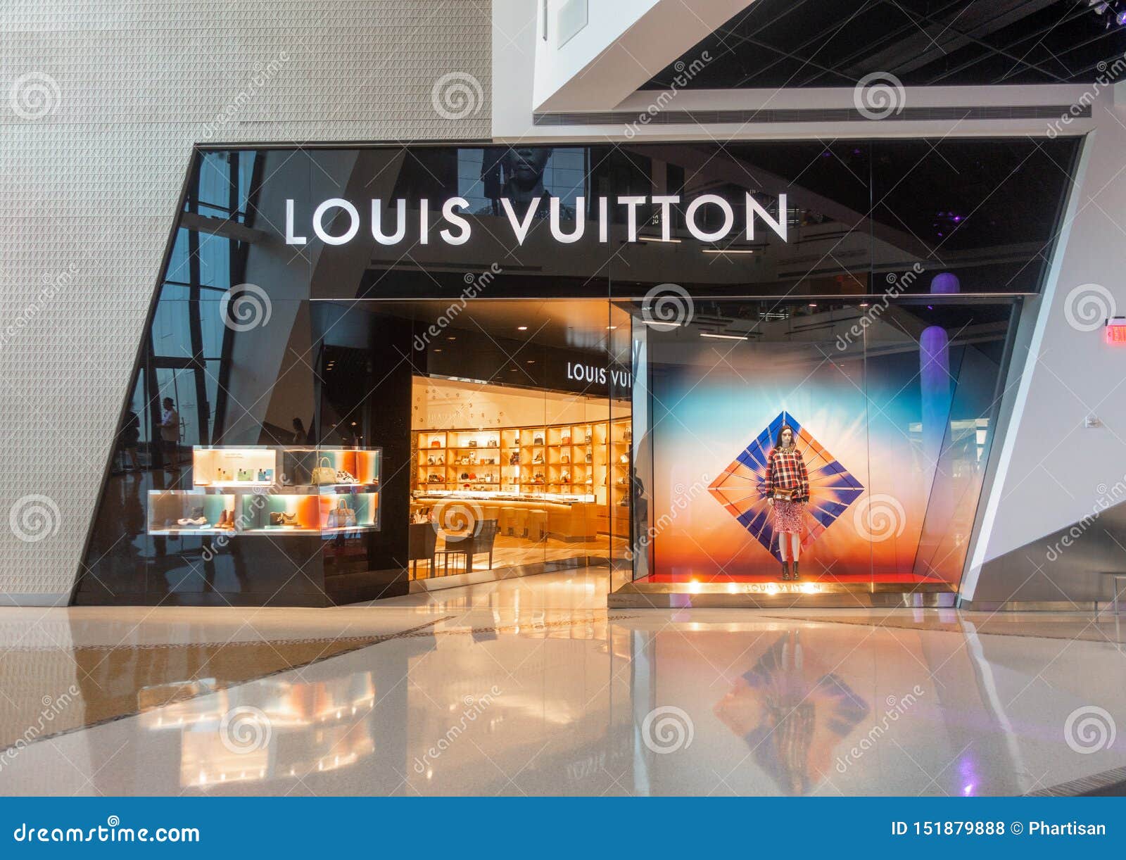 Louis Vuitton At The Shops At Crystals Editorial Stock Photo - Image of store, building: 151879888