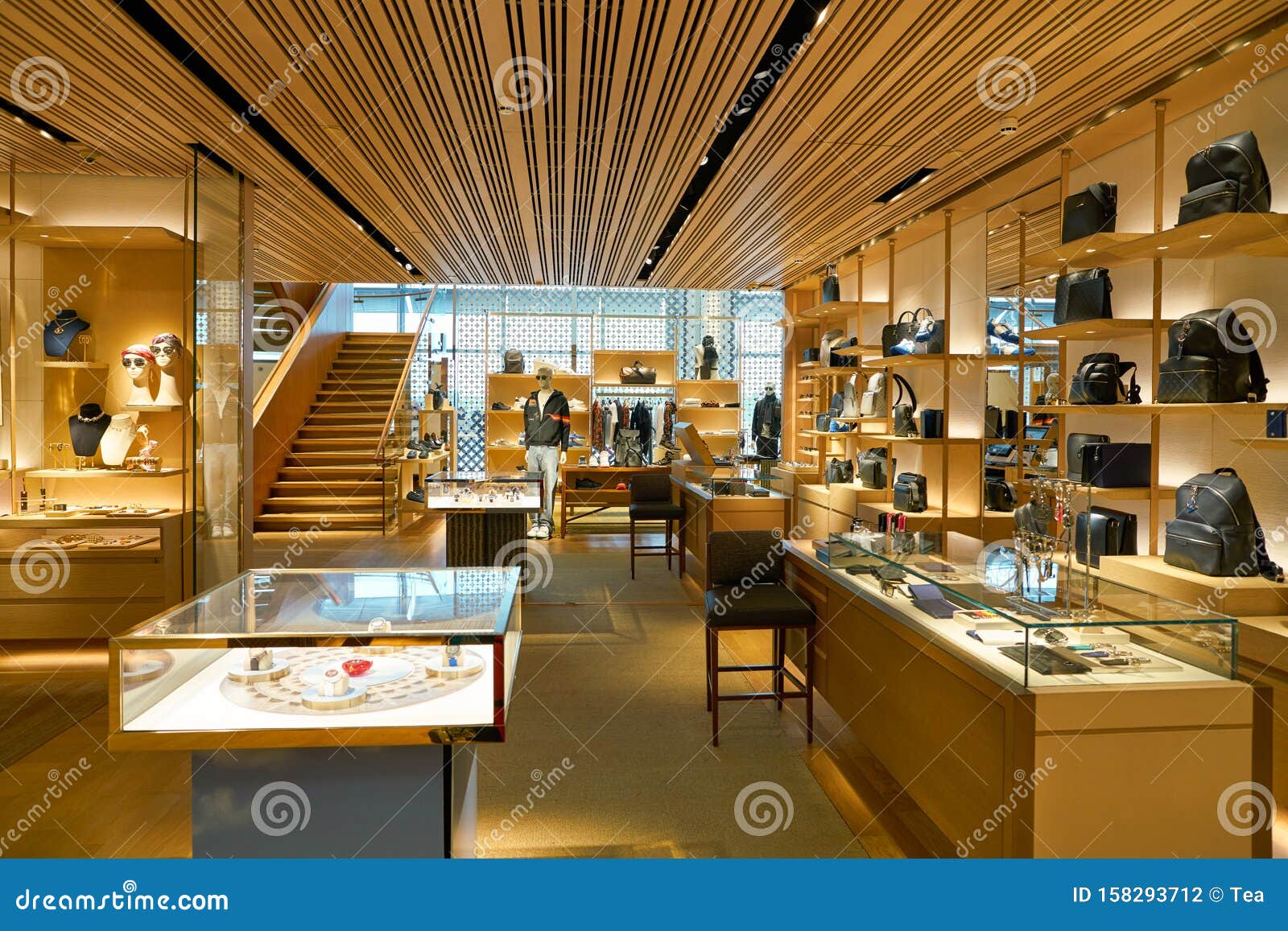 Paris, France, Louis Vuitton Store, LVMH montaigne ,Display, contemporary  interiors, Showroom, Fashion Design modernist INTERIOR DESIGN, Prestige  consumer, Rich Products Stock Photo - Alamy