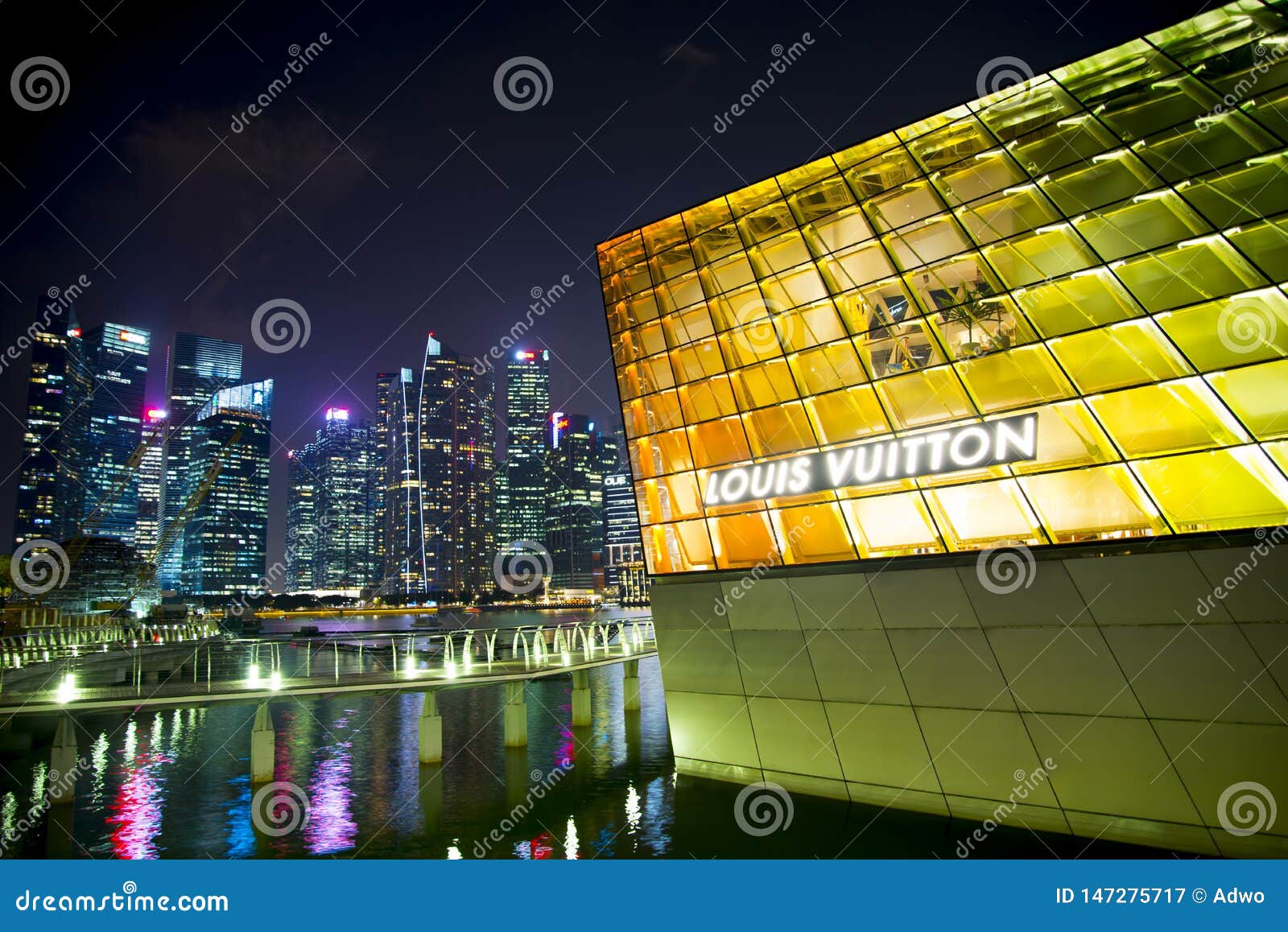 Louis Vuitton Singapore Island Maison On Marina Bay Editorial Photography - Image of design ...