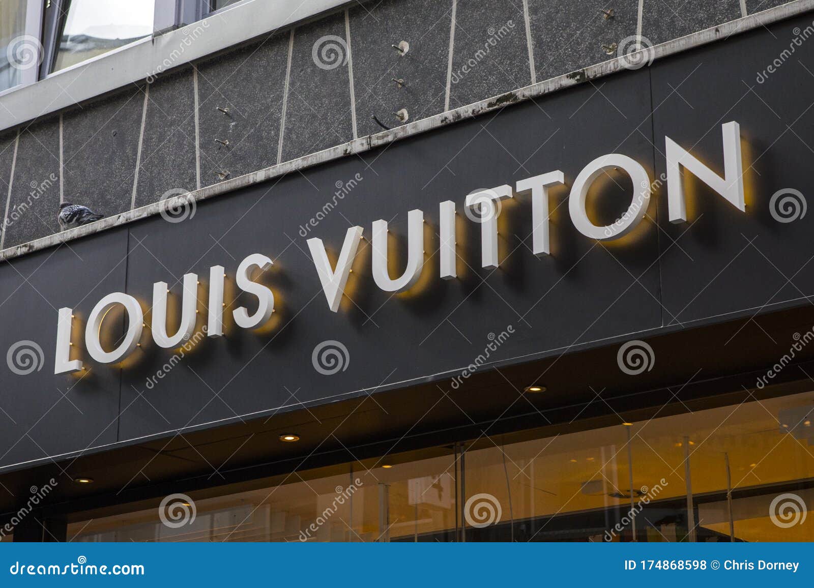 Louis Vuitton Store editorial stock photo. Image of commerce - 174868598