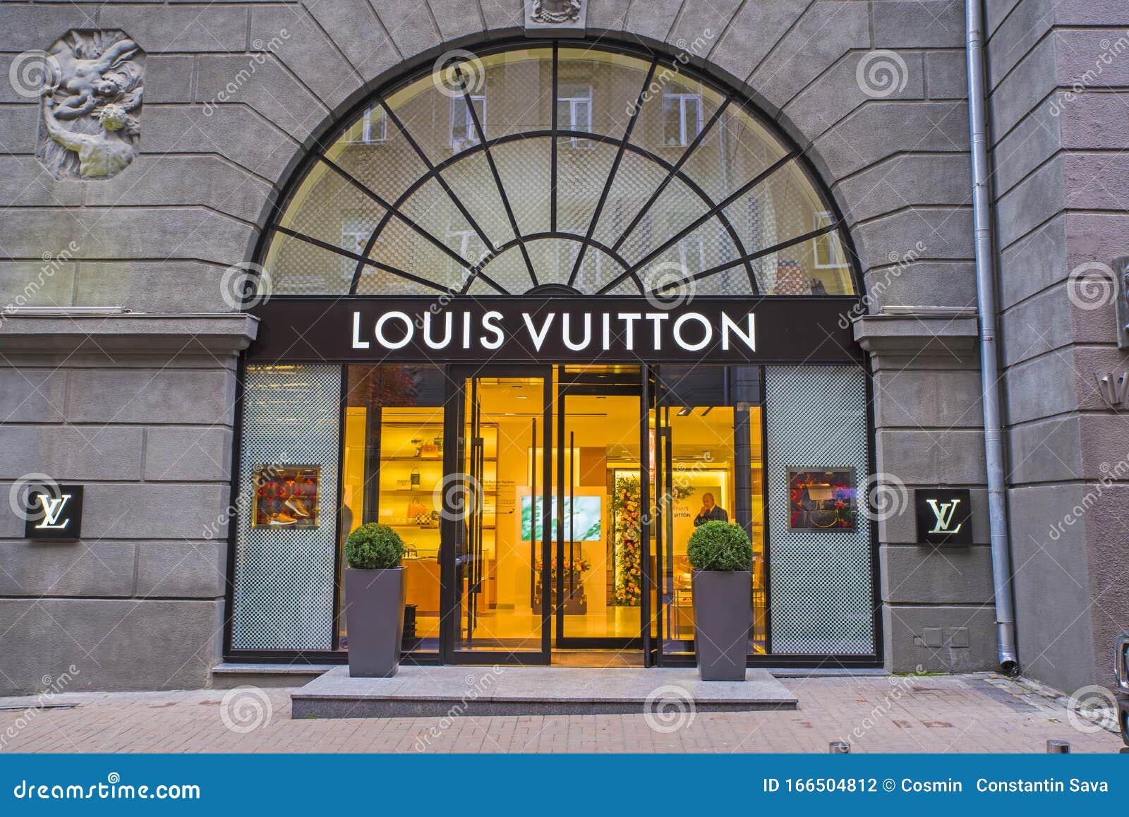 Louis Vuitton store facade photography. Image of fashion 166504812