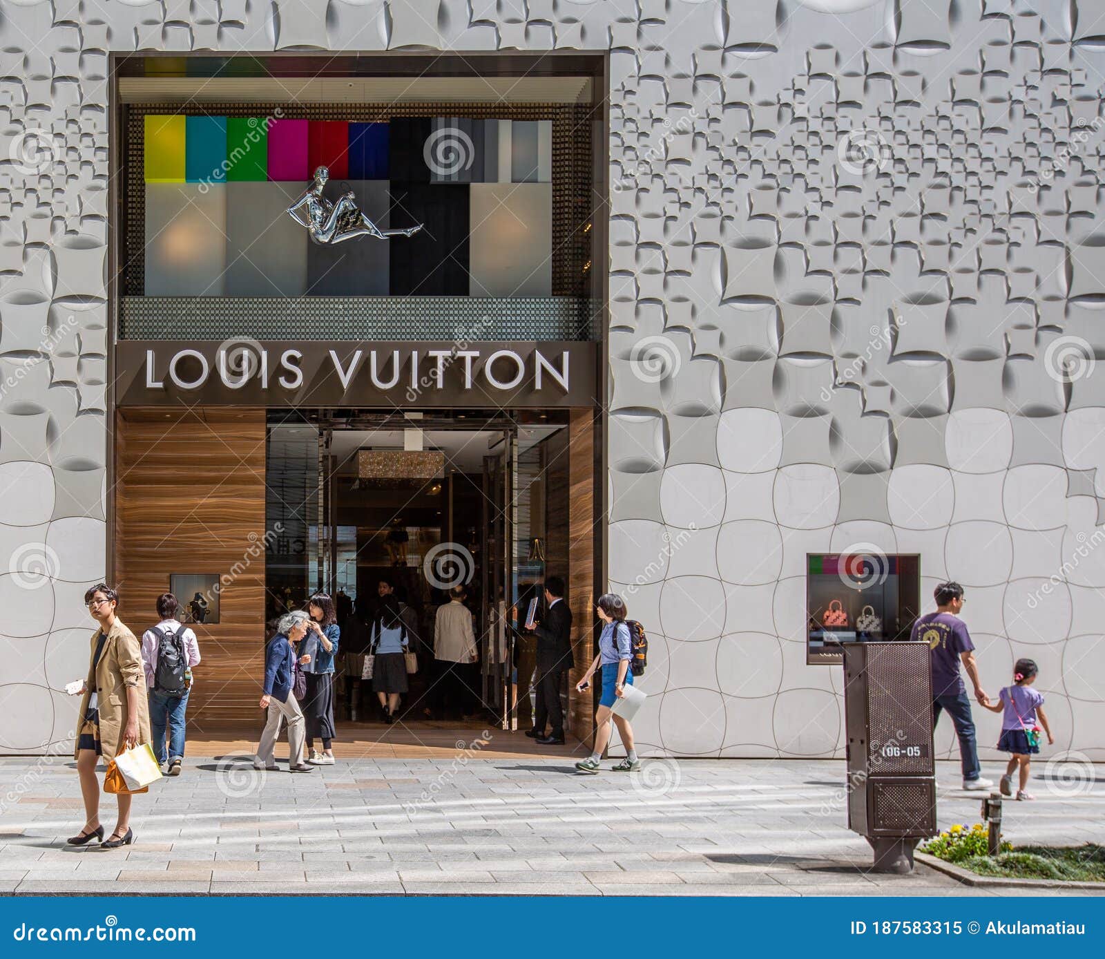 Louis Vuitton Store Ginza Street Tokyo Japón Imagen editorial