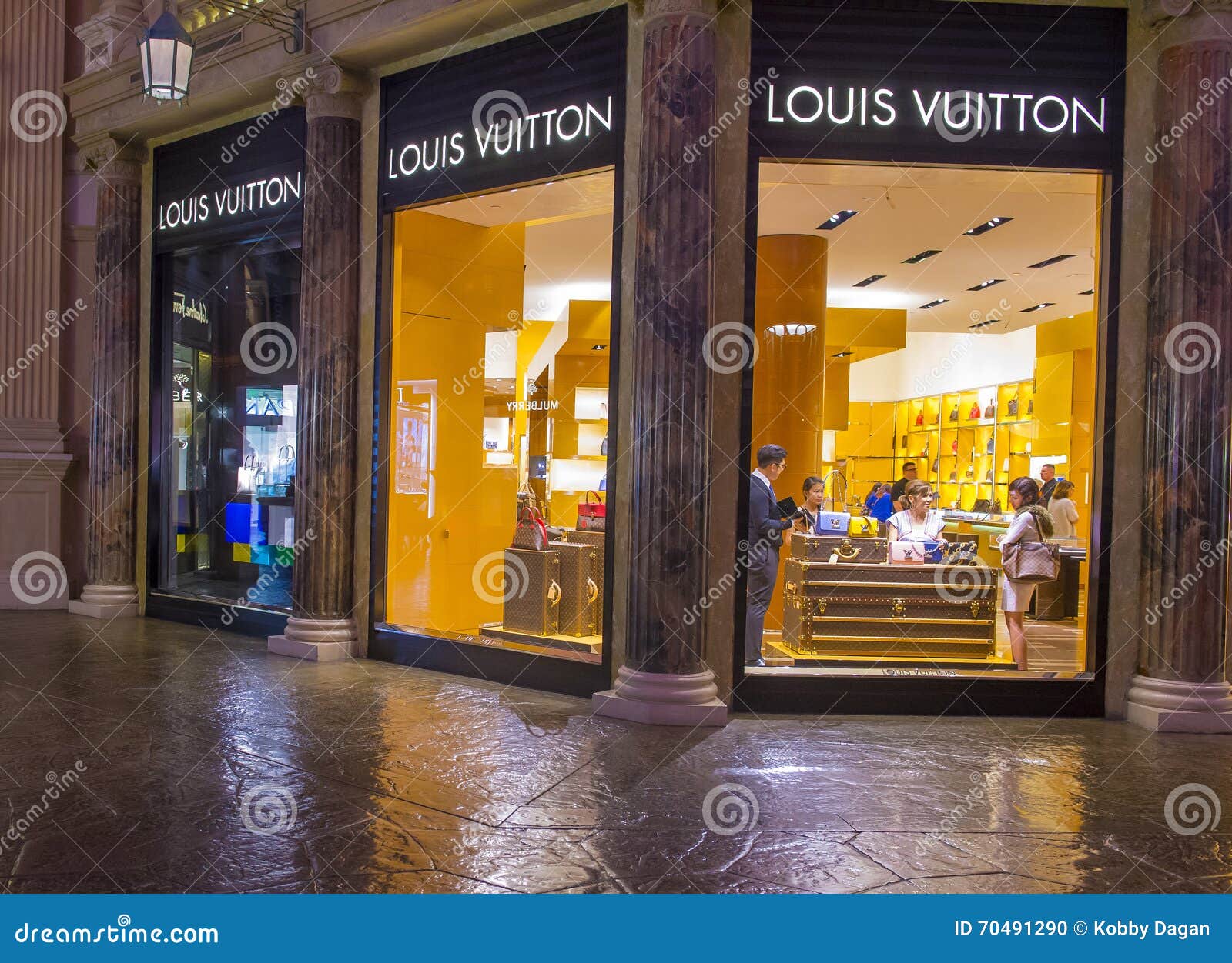 Louis Vuitton store editorial image. Image of bags, retail - 70491290