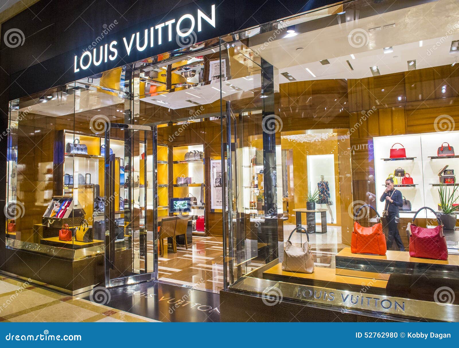 Louis Vuitton store editorial image. Image of rich, hotel - 52762980