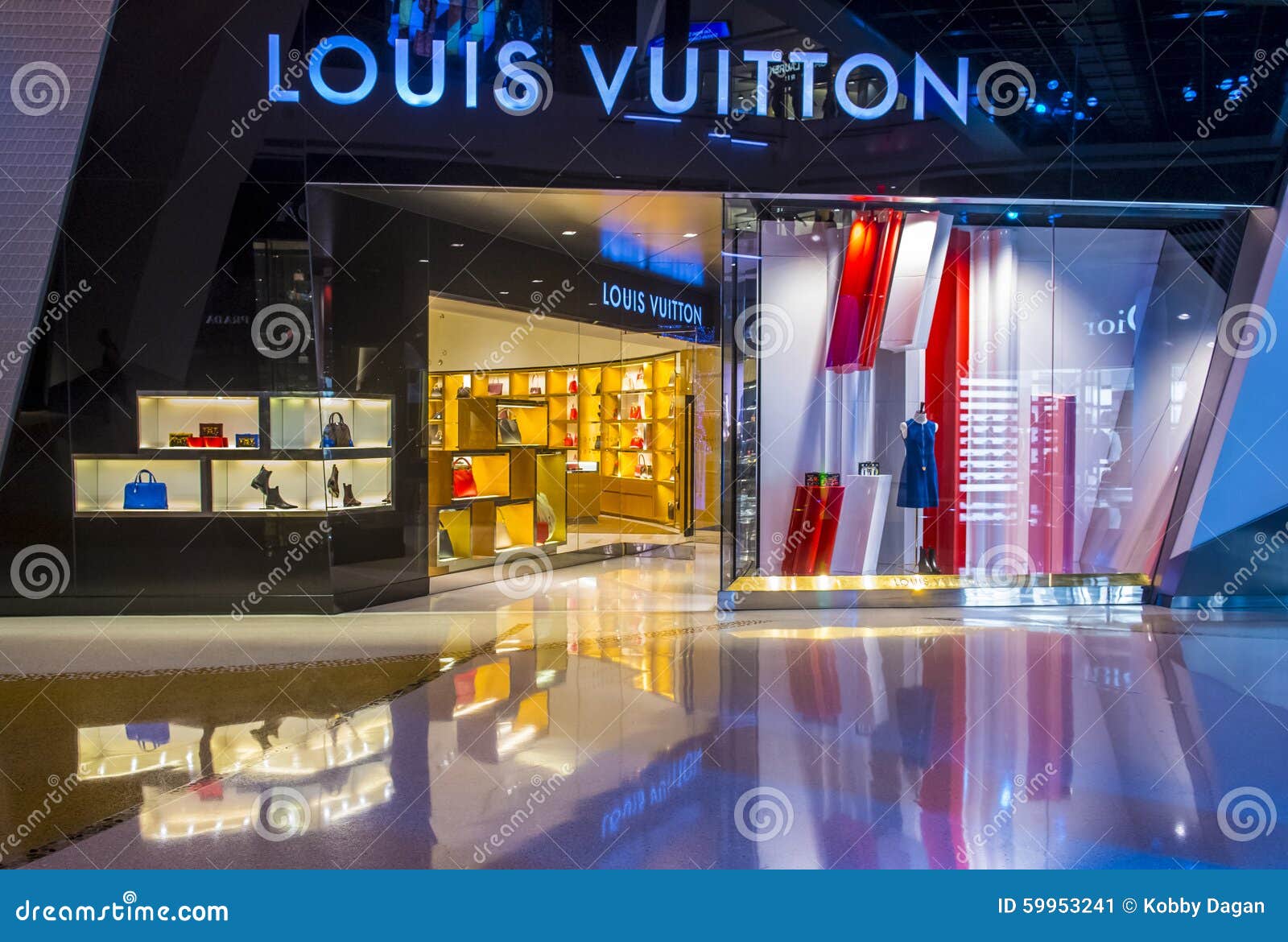 Louis Vuitton store editorial photo. Image of accessories - 59953241