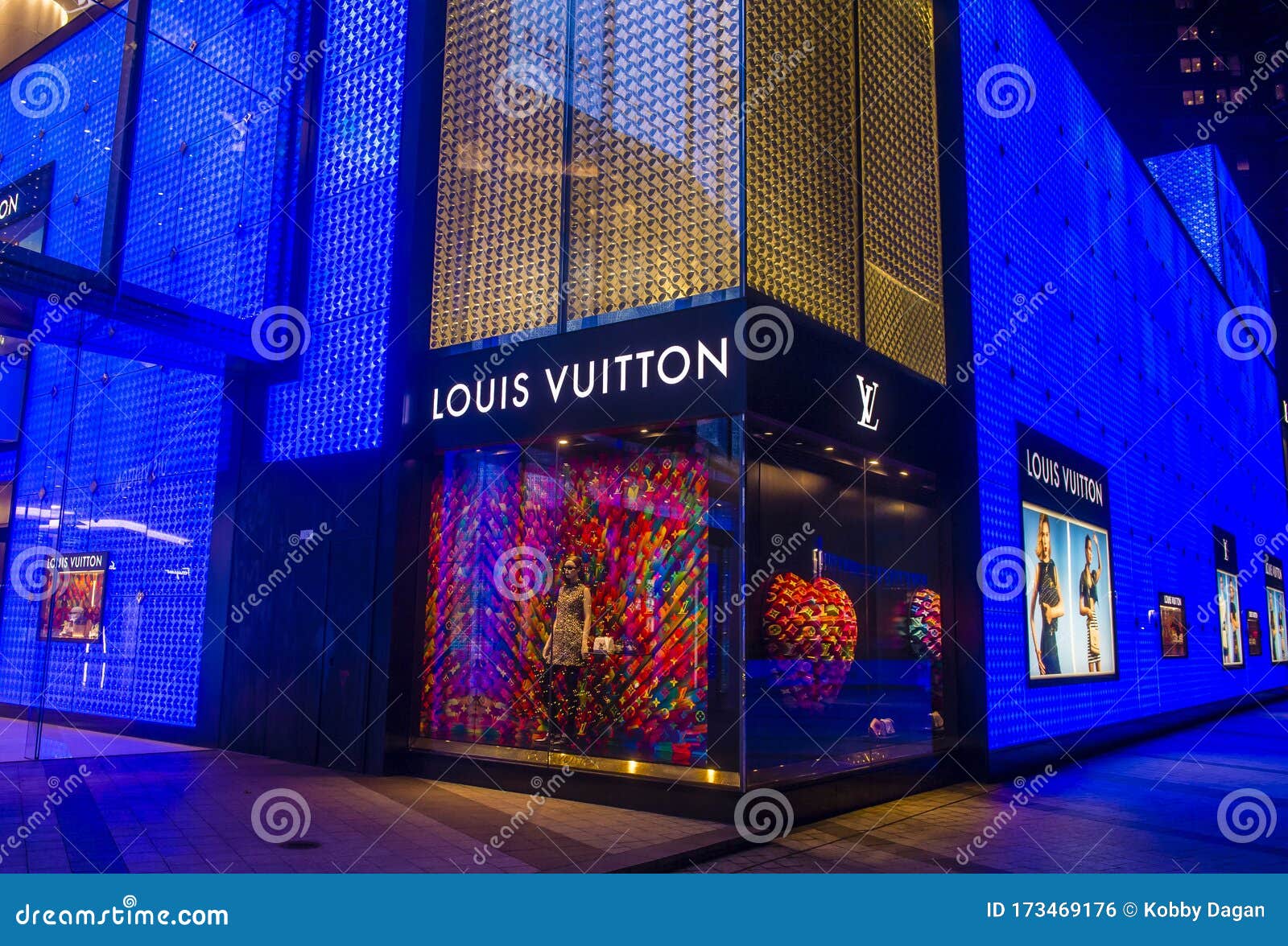 Louis Vuitton Store In Macau Editorial Photo - Image of expensive, clothing: 173469176