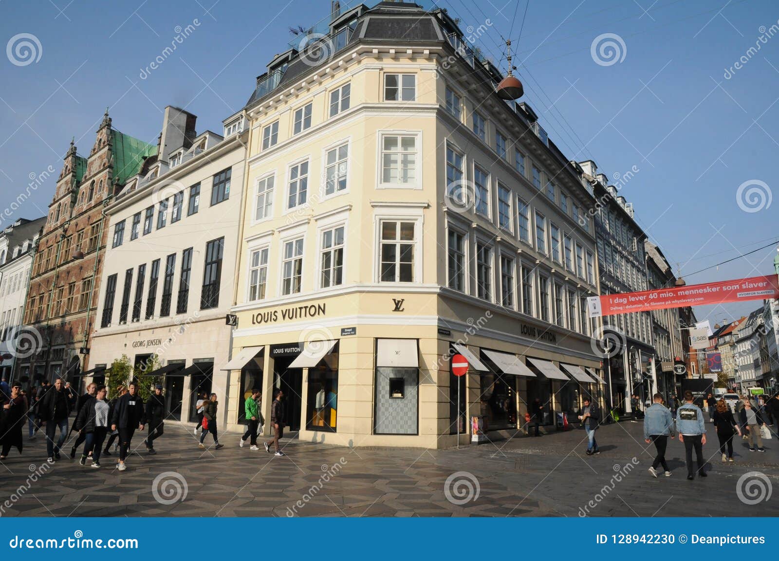 afskaffet plan Barber LOUIS VUITTON STORE N COPENHAGEN DENMARK Editorial Image - Image of  economy, store: 128942230