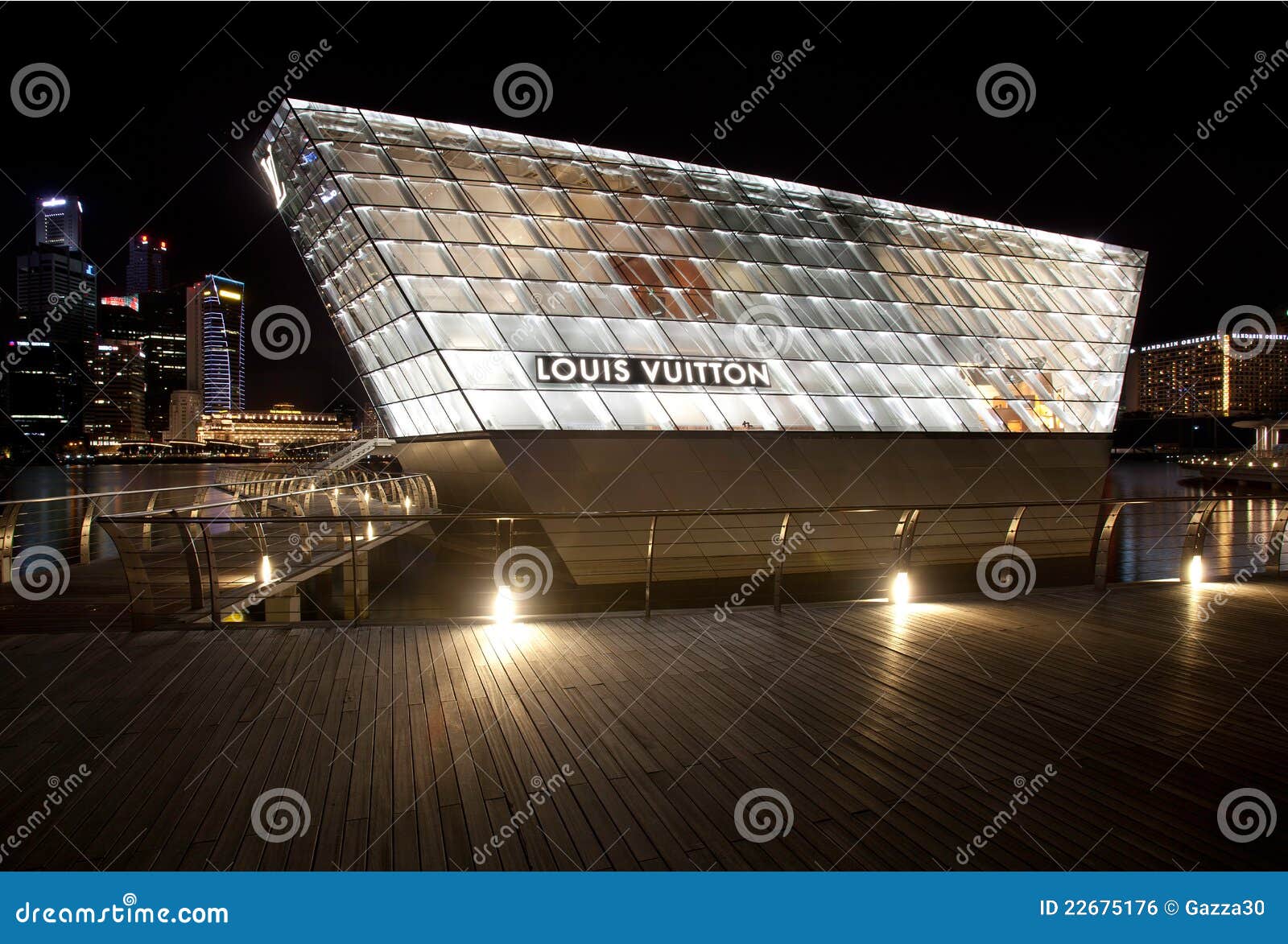 Louis Vuitton Store Singapore Editorial Photo - Image of vuitton, architecture: 22675176