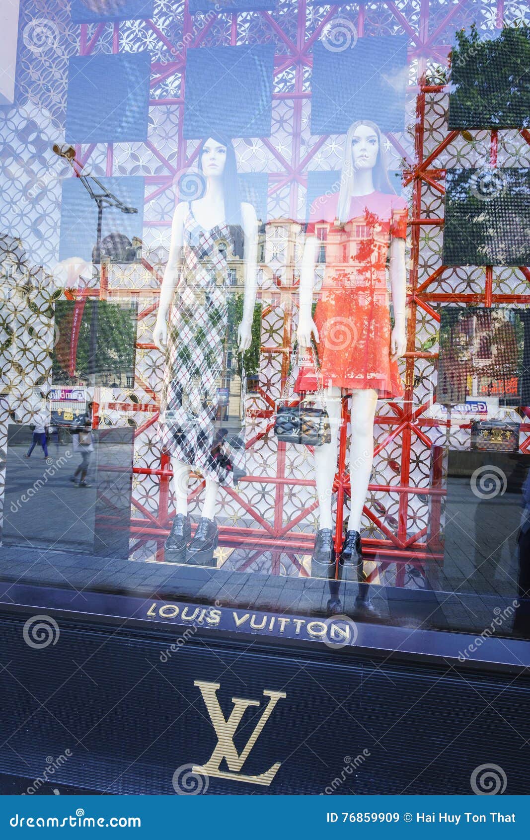 Louis vuitton shop window hi-res stock photography and images - Alamy