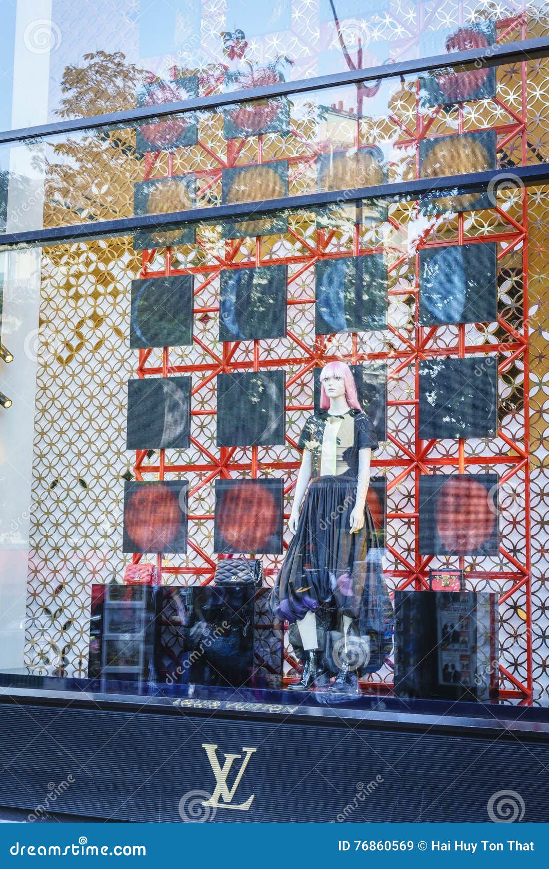 Paris, France, French Luxury Fashion Shop, Louis Vuitton, Detail, Store  Window, Christmas Decor, Avenue Champs Elysees Stock Photo - Alamy