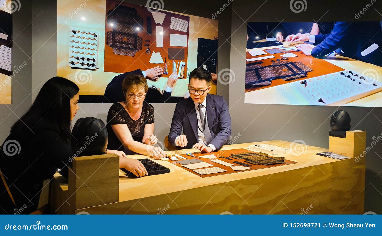 Louis Vuitton Time Capsule Exhibition Held In Suria KLCC Twin Tower Editorial Photo - Image of ...