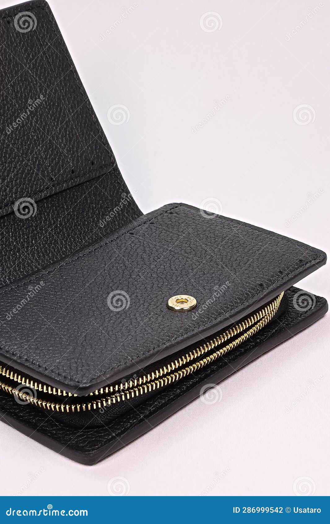 Lv wallet hi-res stock photography and images - Alamy