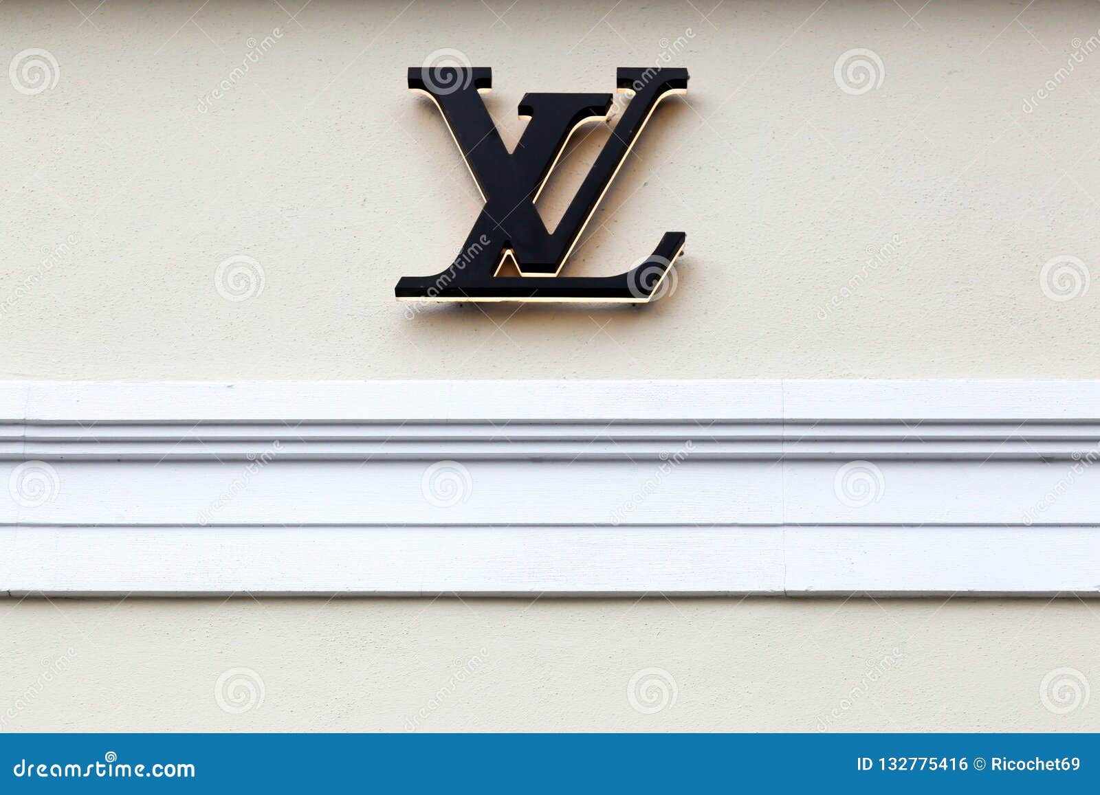 Louis Vuitton-Zeichen Auf Einer Wand Redaktionelles Foto - Bild von leder,  system: 132775416