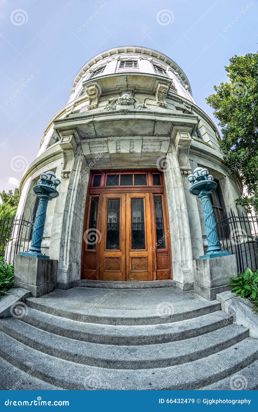 Panoramic image of Louisiana Supreme Court building with statue of