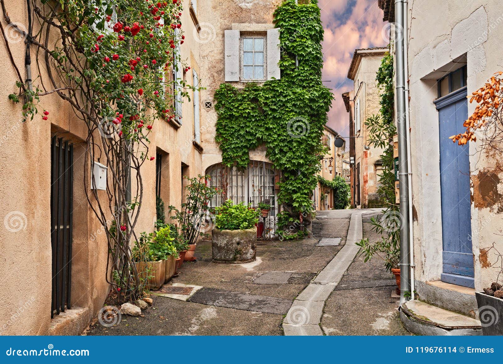 Lourmarin, Vaucluse, Provence, France: Ancient Alley in the Old Stock ...